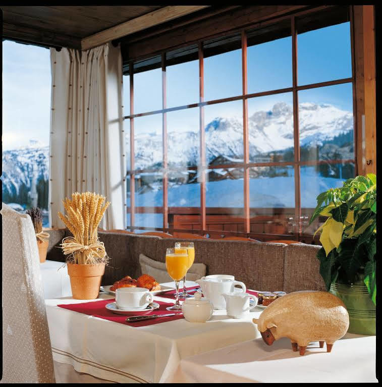 Grand Hotel Au Rond Point Des Pistes Courchevel Exterior photo